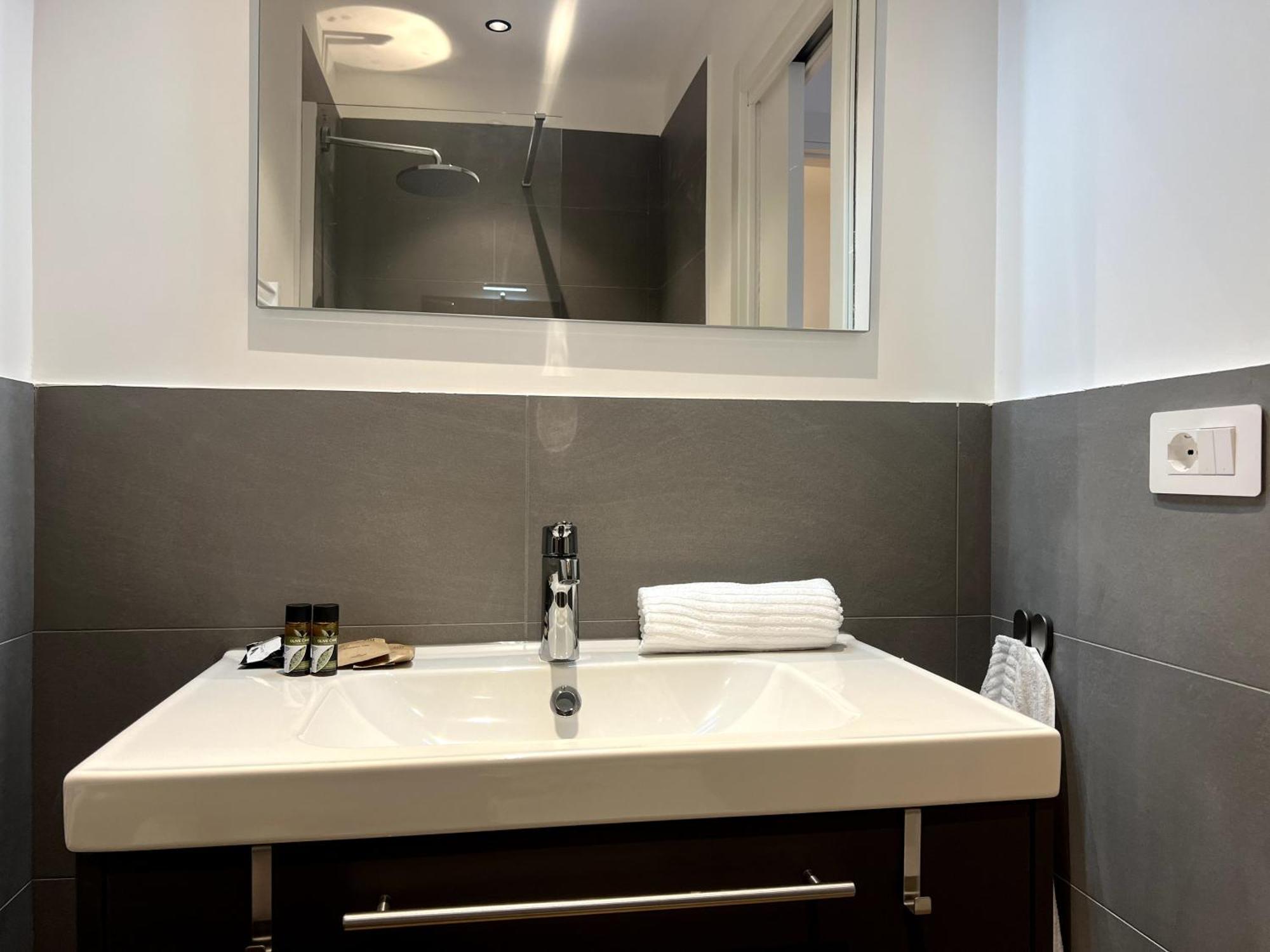 Near Vatican, Irnerio 47 Guest House Rom Zimmer foto